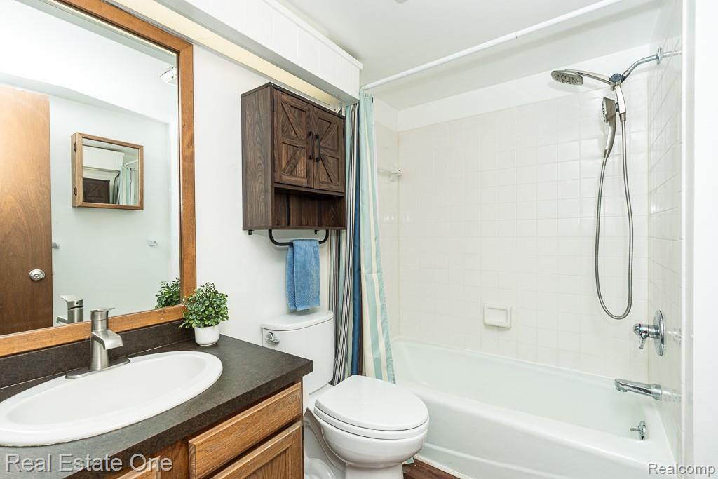 205 East Jolly Road, Unit 1 Lansing, MI 48910 - Photo 6 of 11 Gallery Image 6