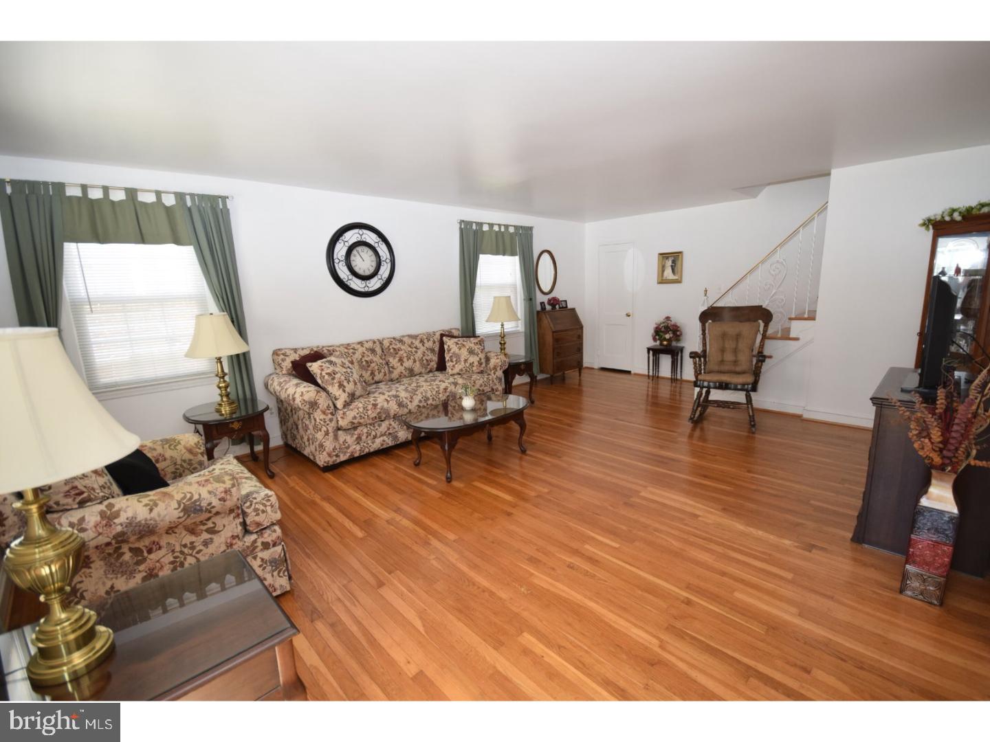 562 Evans Road Springfield, PA 19064 - Photo 6 of 22 Living Room