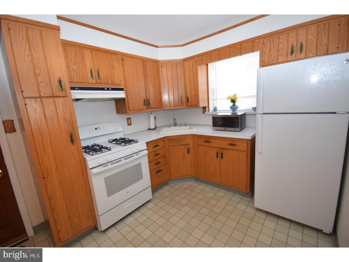 562 Evans Road Springfield, PA 19064 - Photo 10 of 22 Kitchen