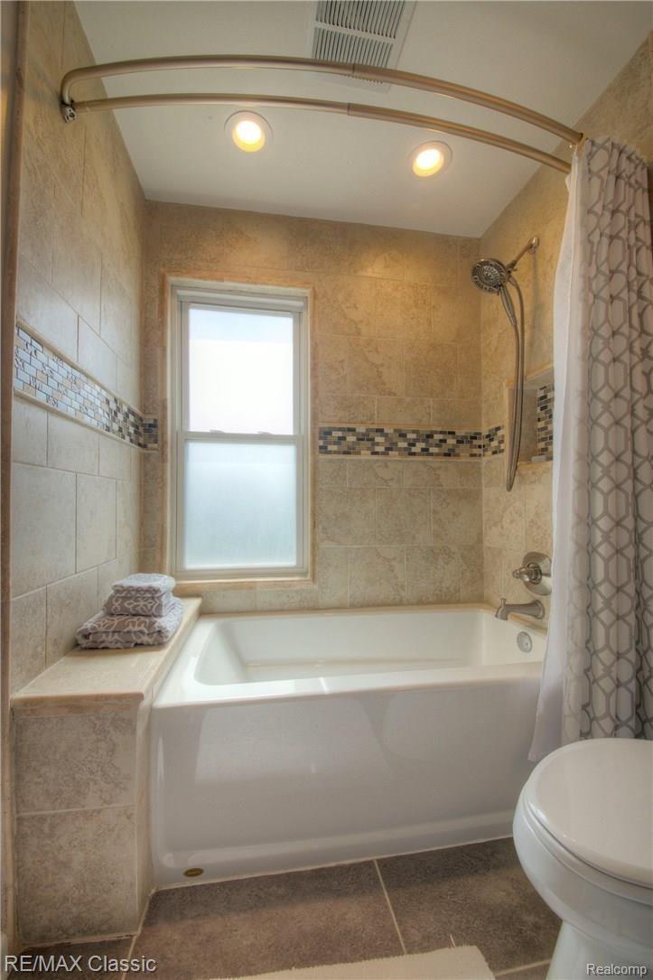 45717 Radnor Road Canton, MI 48187 - Photo 31 of 52 M1 Main Bath.jpg