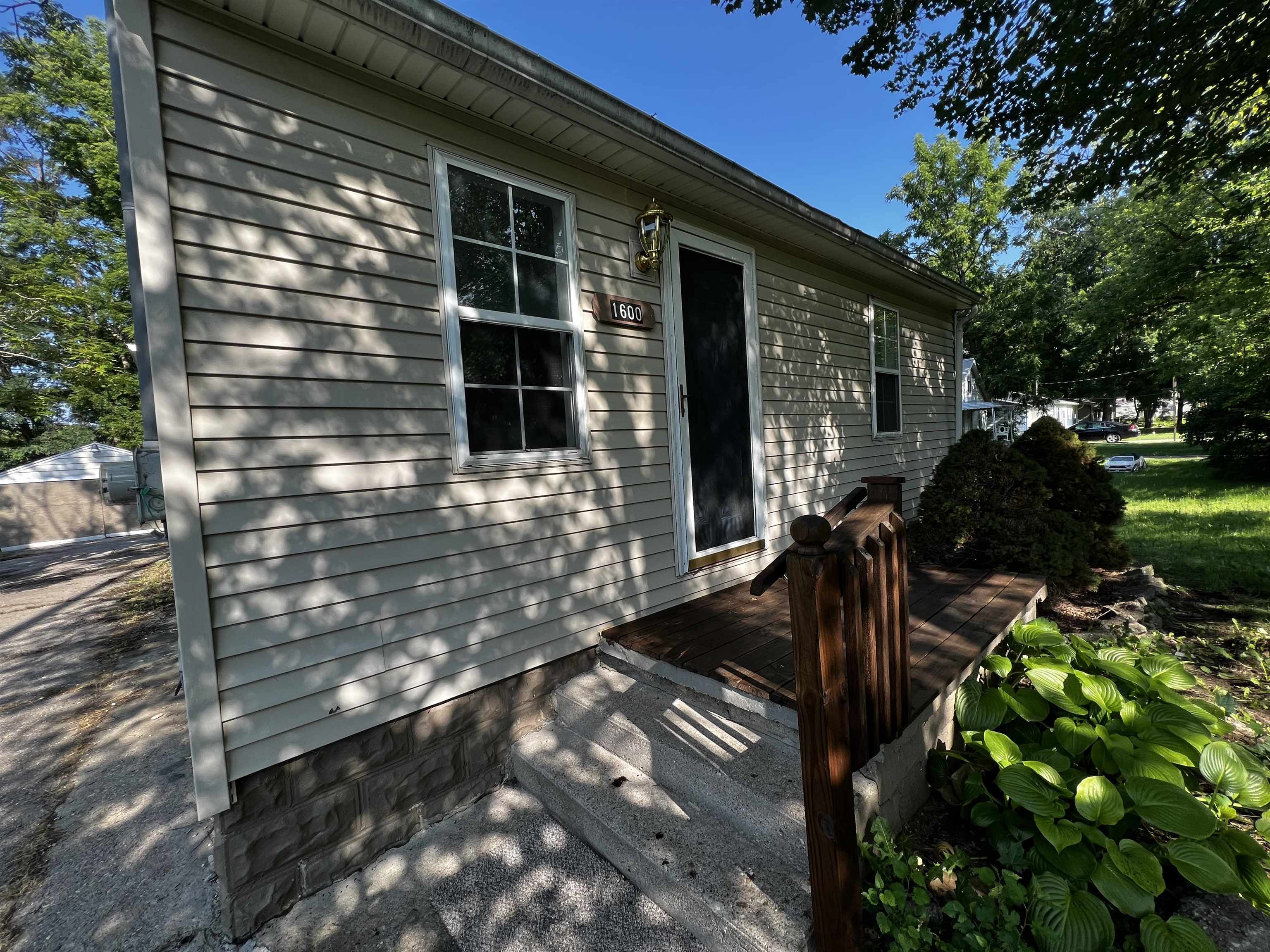 1600 Eberly Road Flint, MI 48532 - Photo 3 of 30