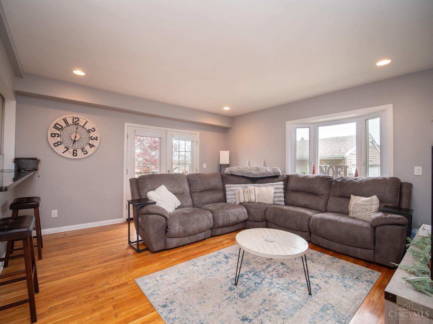 6468 Springdale Road Cincinnati, OH 45247 - Photo 6 of 35