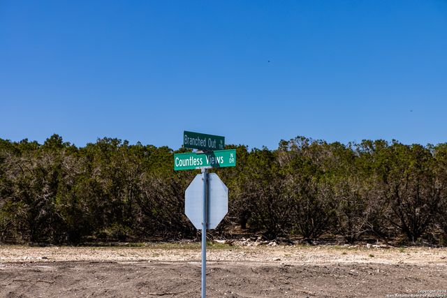 $899,000 | 179 North Countless Views Drive, Kerrville, TX 78003