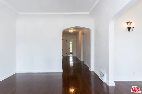 $6,500 | 146 North Citrus Avenue, Los Angeles, CA 90036