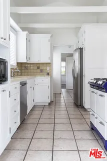 $6,500 | 146 North Citrus Avenue, Los Angeles, CA 90036