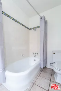 $6,500 | 146 North Citrus Avenue, Los Angeles, CA 90036