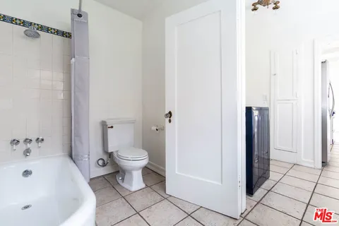 $6,500 | 146 North Citrus Avenue, Los Angeles, CA 90036