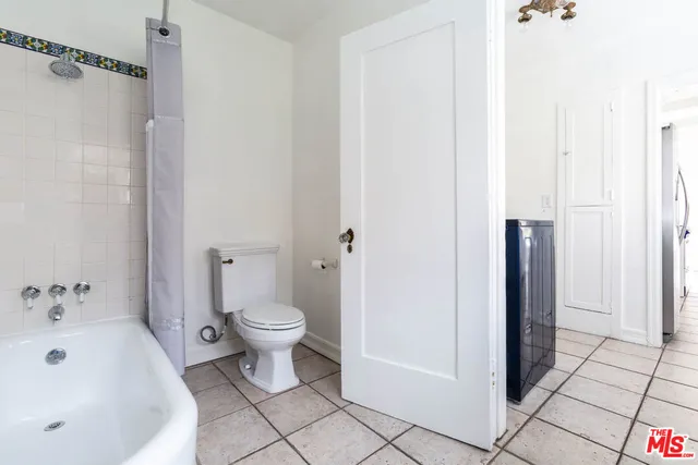 $6,500 | 146 North Citrus Avenue, Los Angeles, CA 90036