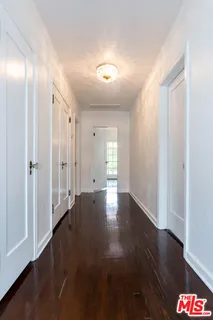 $6,500 | 146 North Citrus Avenue, Los Angeles, CA 90036