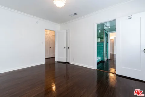 $6,500 | 146 North Citrus Avenue, Los Angeles, CA 90036