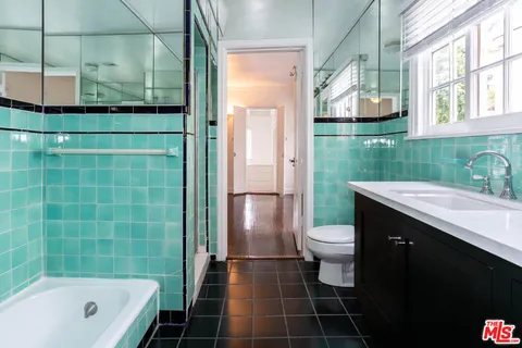 $6,500 | 146 North Citrus Avenue, Los Angeles, CA 90036