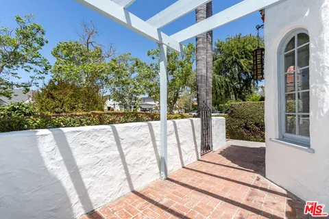 $6,500 | 146 North Citrus Avenue, Los Angeles, CA 90036