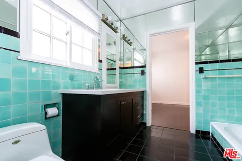 $6,500 | 146 North Citrus Avenue, Los Angeles, CA 90036