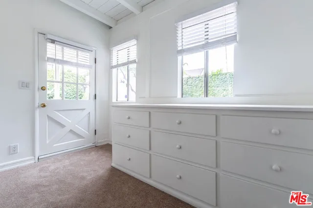 $6,500 | 146 North Citrus Avenue, Los Angeles, CA 90036