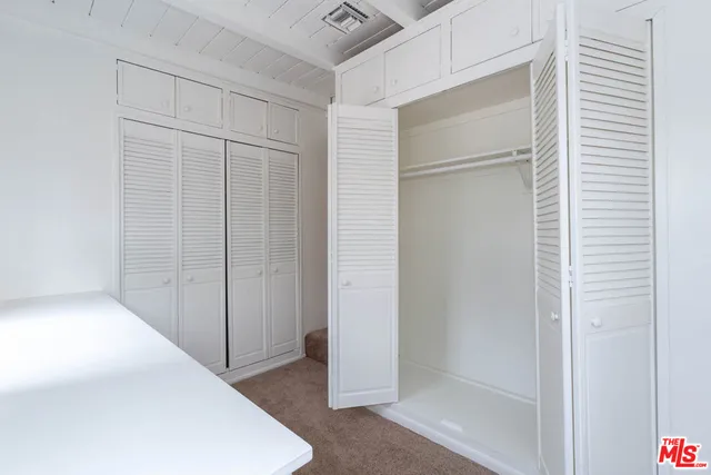 $6,500 | 146 North Citrus Avenue, Los Angeles, CA 90036