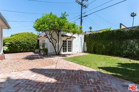 $6,500 | 146 North Citrus Avenue, Los Angeles, CA 90036