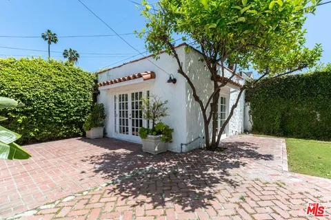 $6,500 | 146 North Citrus Avenue, Los Angeles, CA 90036