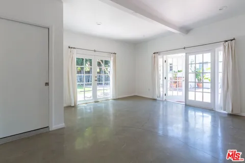 $6,500 | 146 North Citrus Avenue, Los Angeles, CA 90036