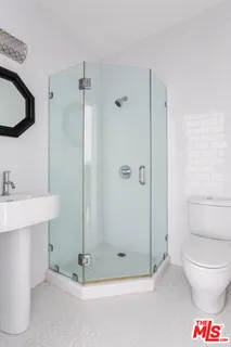 $6,500 | 146 North Citrus Avenue, Los Angeles, CA 90036