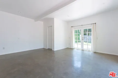 $6,500 | 146 North Citrus Avenue, Los Angeles, CA 90036