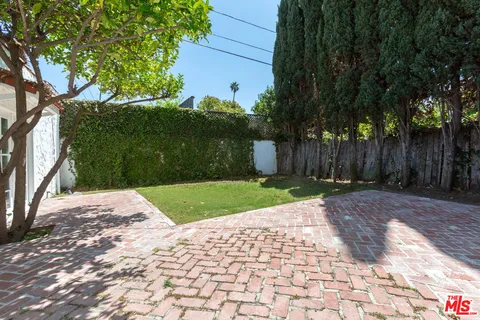 $6,500 | 146 North Citrus Avenue, Los Angeles, CA 90036