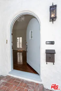 $6,500 | 146 North Citrus Avenue, Los Angeles, CA 90036