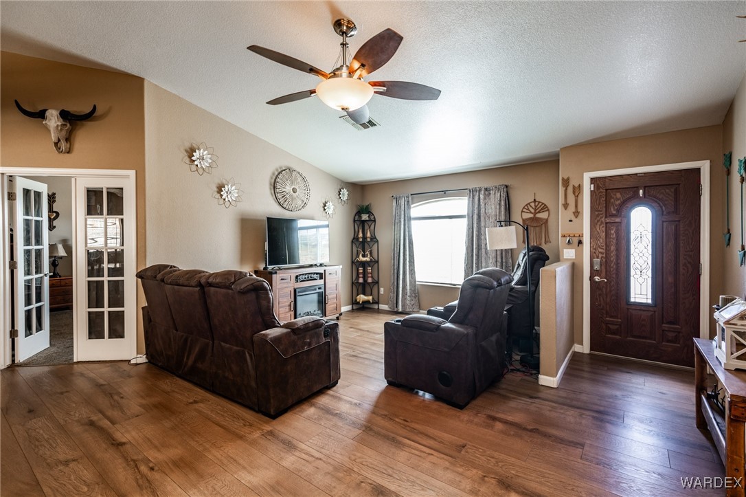 4178 Bluff Road Golden Valley, AZ 86413 - Photo 11 of 42 Living Room