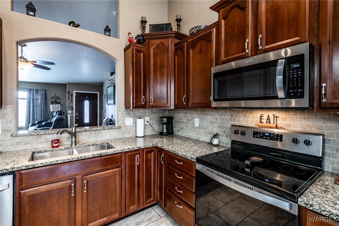 4178 Bluff Road Golden Valley, AZ 86413 - Photo 20 of 42 Kitchen