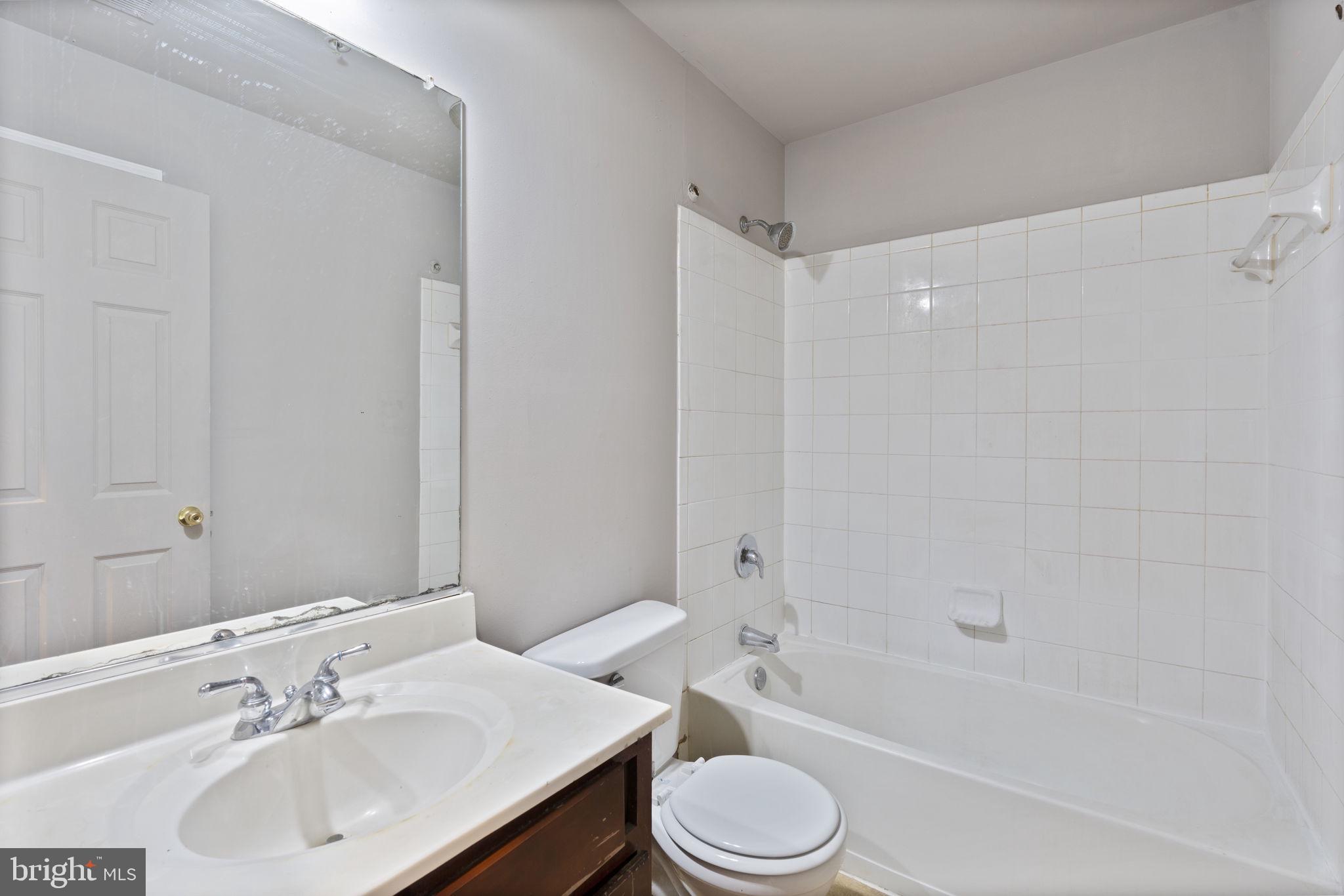 811 Middle River Road Baltimore, MD 21220 - Photo 31 of 55 a bathroom with a sink a toilet and a bathtub