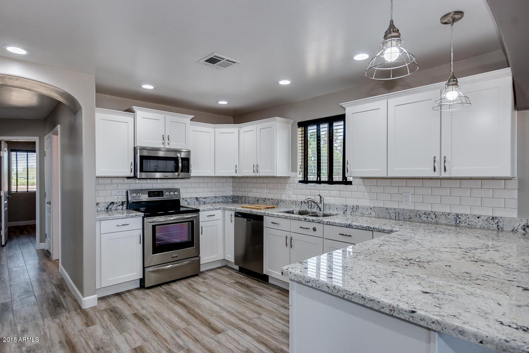 17821 West Ocotillo Road Waddell, AZ 85355 - Photo 10 of 43 Kitchen