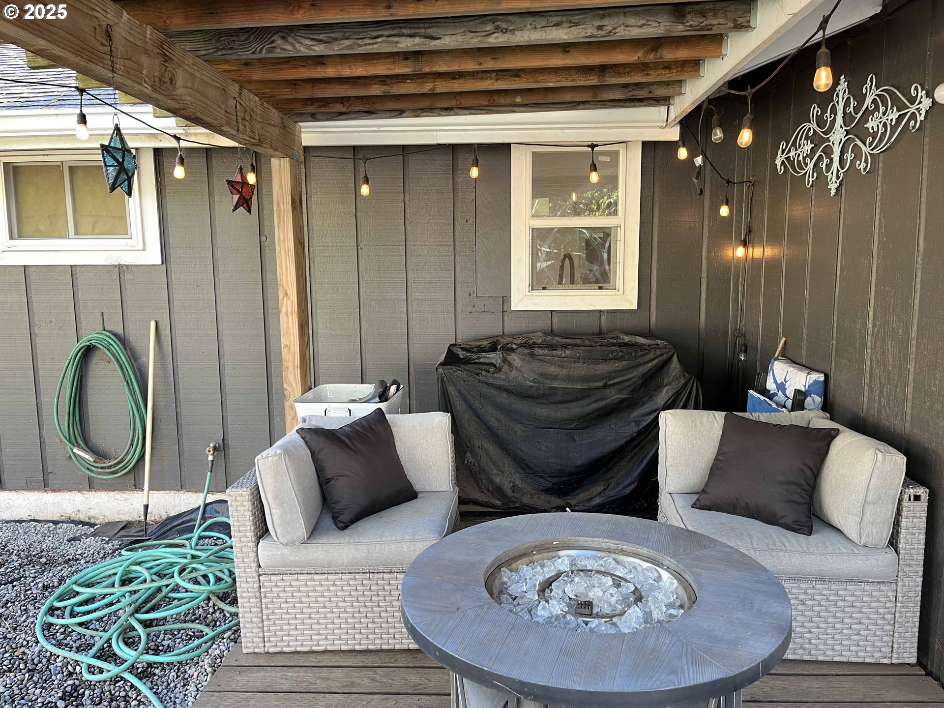2045 19th Street Florence, OR 97439 - Photo 36 of 43 a living room with furniture and a mirror