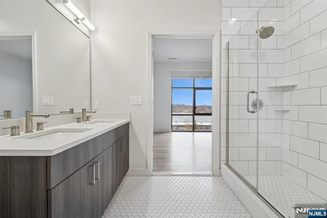 $5,000 | 300 Market Street, Unit 422, Montvale, NJ 07645