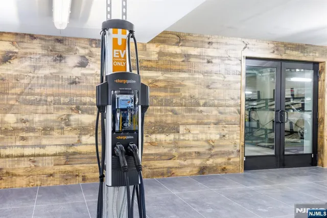 $5,000 | 300 Market Street, Unit 422, Montvale, NJ 07645