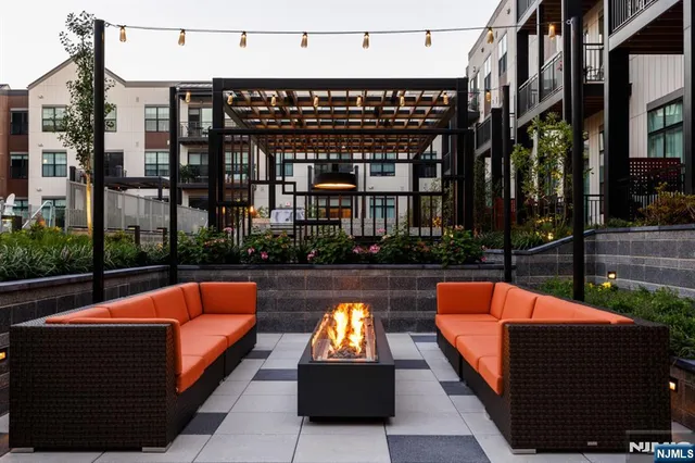 $5,000 | 300 Market Street, Unit 422, Montvale, NJ 07645