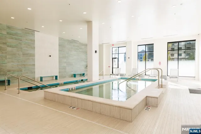 $5,000 | 300 Market Street, Unit 422, Montvale, NJ 07645