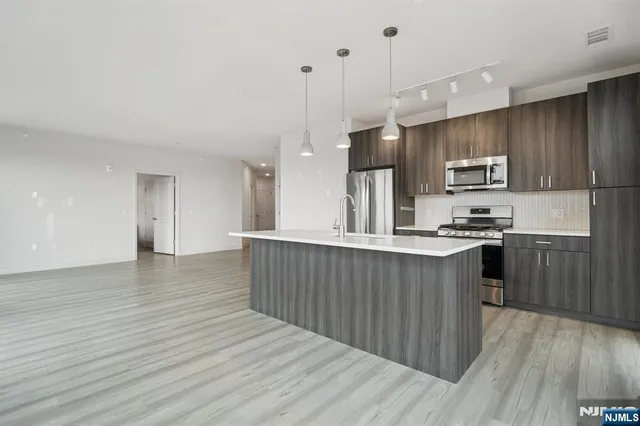 $5,000 | 300 Market Street, Unit 422, Montvale, NJ 07645