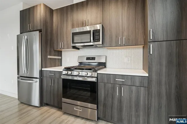 $5,000 | 300 Market Street, Unit 422, Montvale, NJ 07645