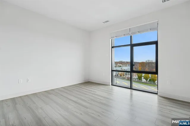 $5,000 | 300 Market Street, Unit 422, Montvale, NJ 07645