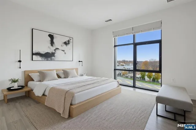 $5,000 | 300 Market Street, Unit 422, Montvale, NJ 07645