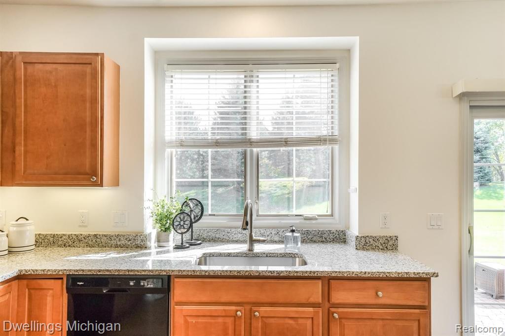 48213 Glenmount Road Canton, MI 48187 - Photo 16 of 53