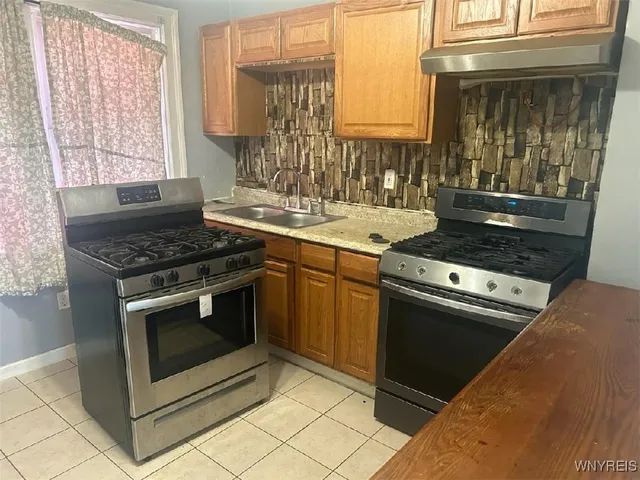 $1,100 | 232 Humboldt Parkway, Buffalo, NY 14214