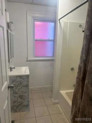 $1,100 | 232 Humboldt Parkway, Buffalo, NY 14214