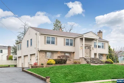 $899,000 | 850 Ridgewood Avenue, Oradell, NJ 07649