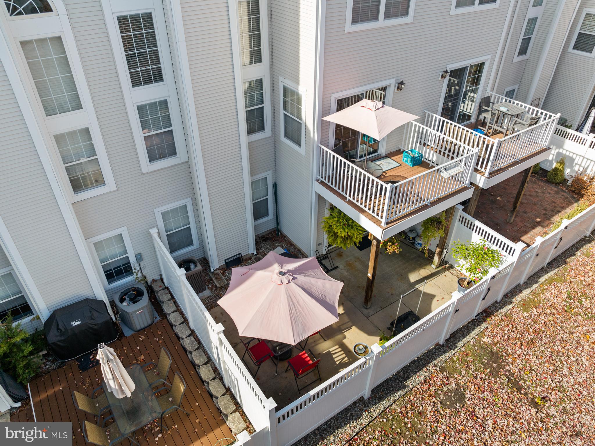 10 Howe Court Pennington, NJ 08534 - Photo 28 of 39 a living room with furniture