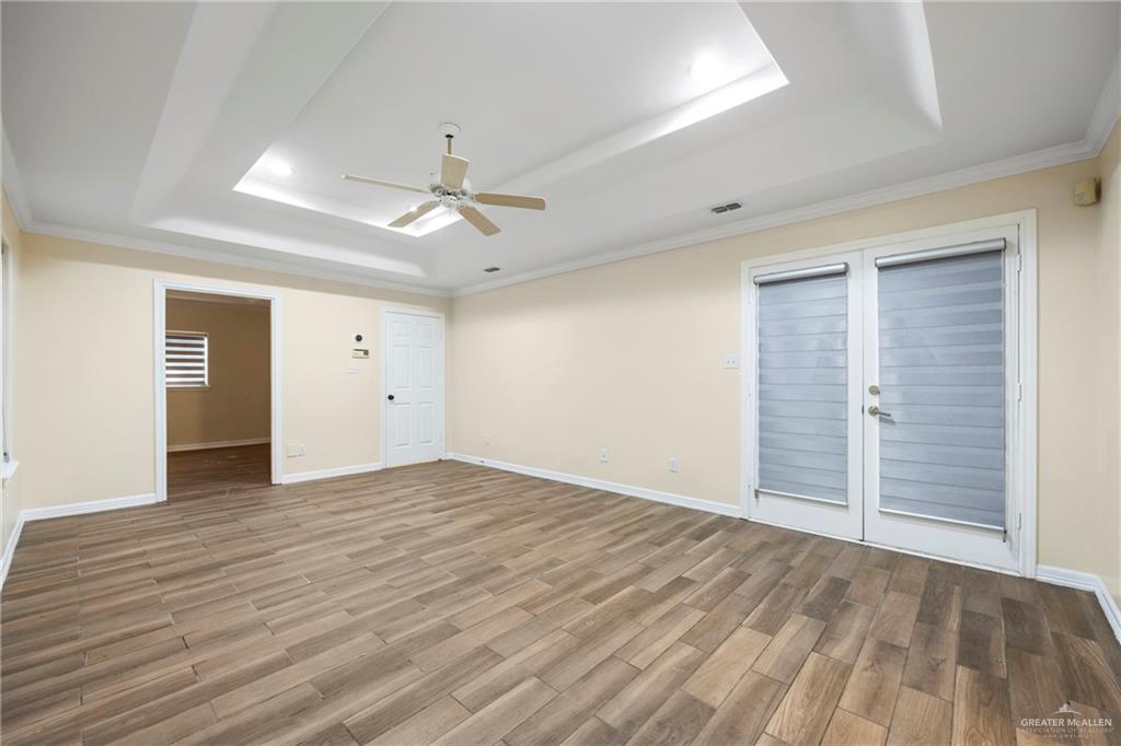 105 East Hawk Avenue McAllen, TX 78504 - Photo 13 of 34 an empty room with closet and a ceiling fan