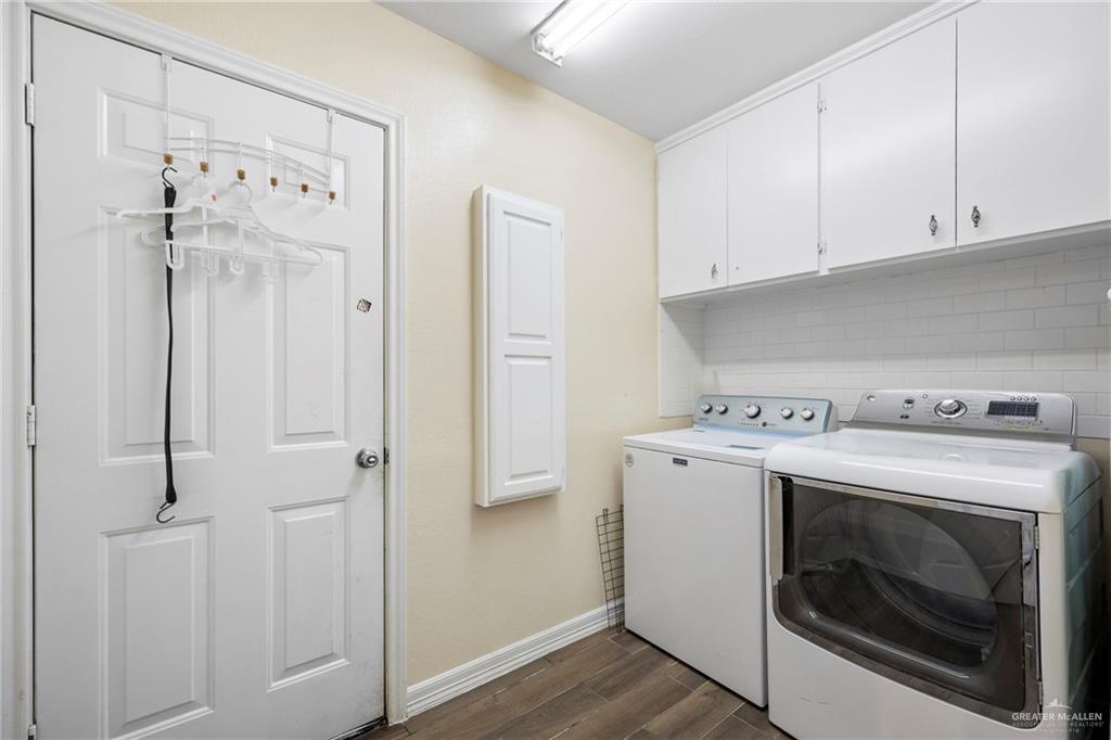 105 East Hawk Avenue McAllen, TX 78504 - Photo 22 of 34 a utility room with dryer and washer