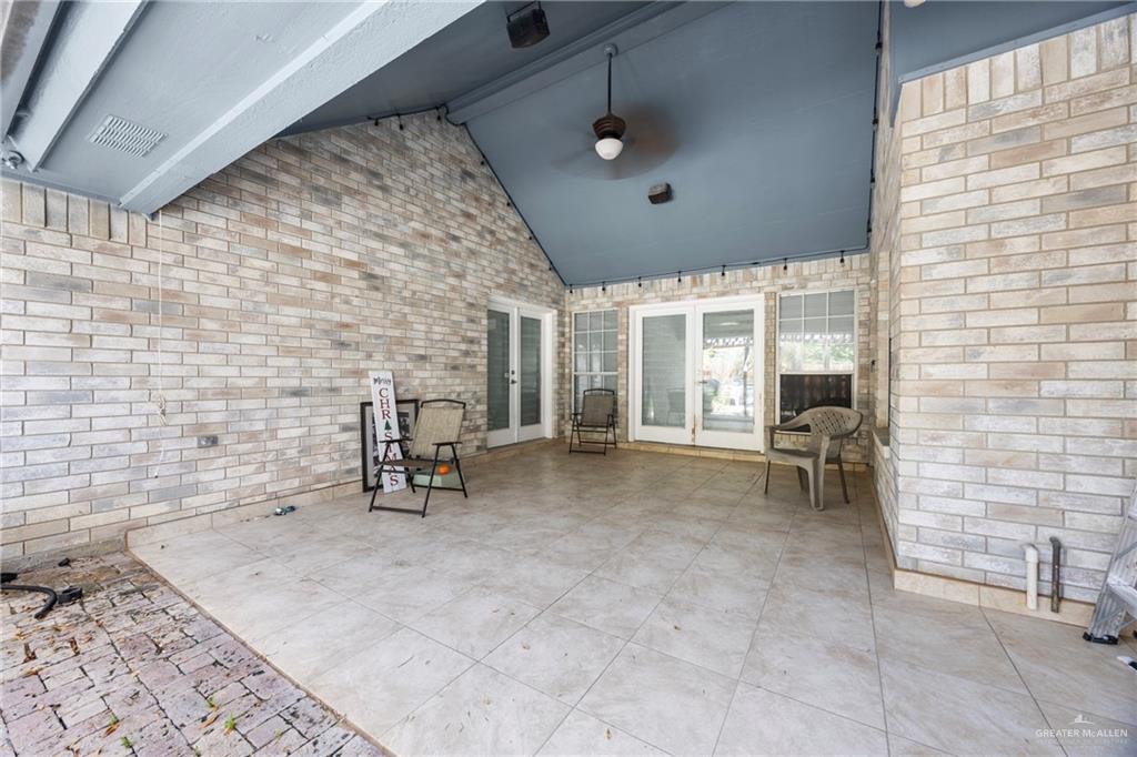 105 East Hawk Avenue McAllen, TX 78504 - Photo 23 of 34 a living room with patio area