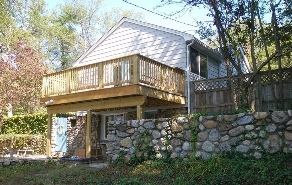 89 Lakeview Avenue Bellingham, MA 02019 - Photo 1 of 30 a front view of a house with a yard