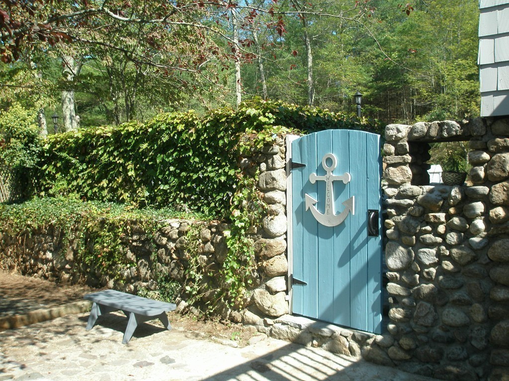 89 Lakeview Avenue Bellingham, MA 02019 - Photo 2 of 30