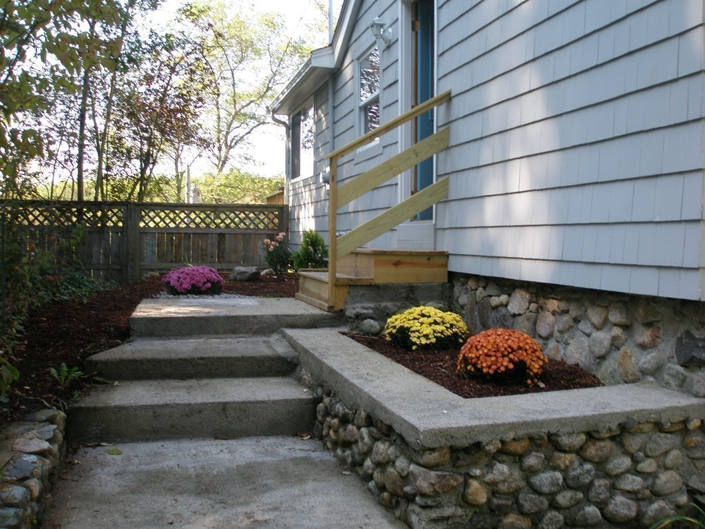 89 Lakeview Avenue Bellingham, MA 02019 - Photo 5 of 30 a backyard of a house with lots of green space